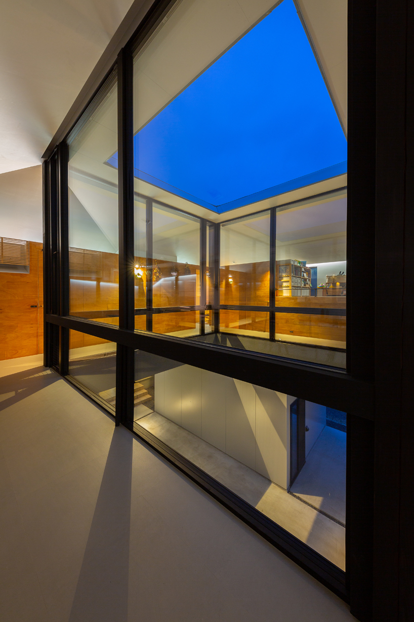 square skylight cutout organizes house's interior layout in japan