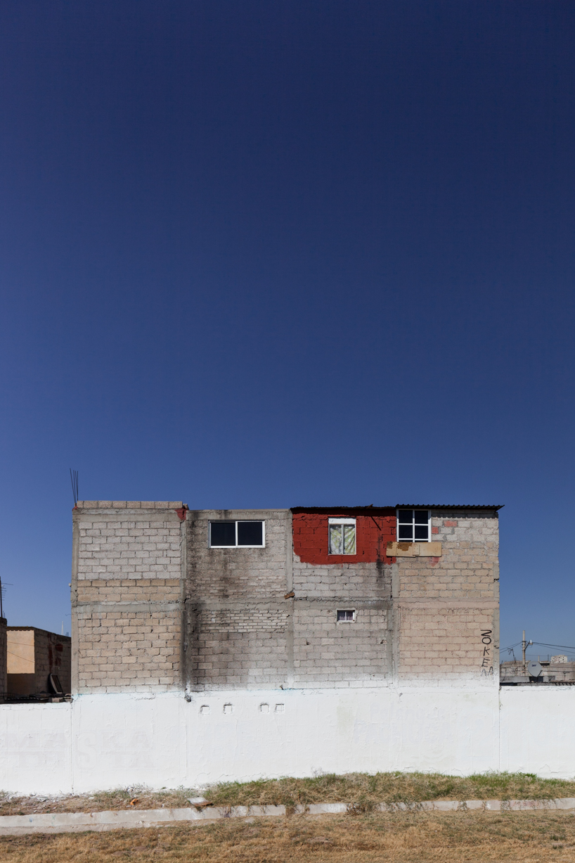 'non-social interest' by zaickz moz focuses on the un-planned construction of mexico designboom