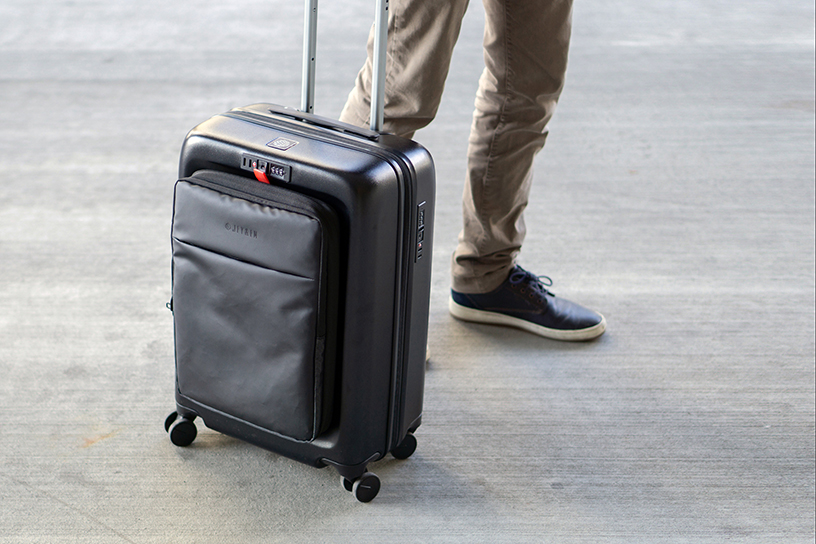 smart luggage by jey&em includes bluetooth trackers and a power bank