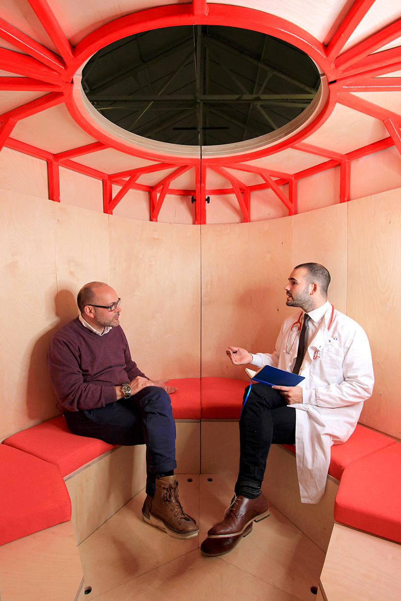 wmb-studio-mobile-feedback-vox-pod-alder-hey-hospital-liverpool-england-03-10-2020-designboom