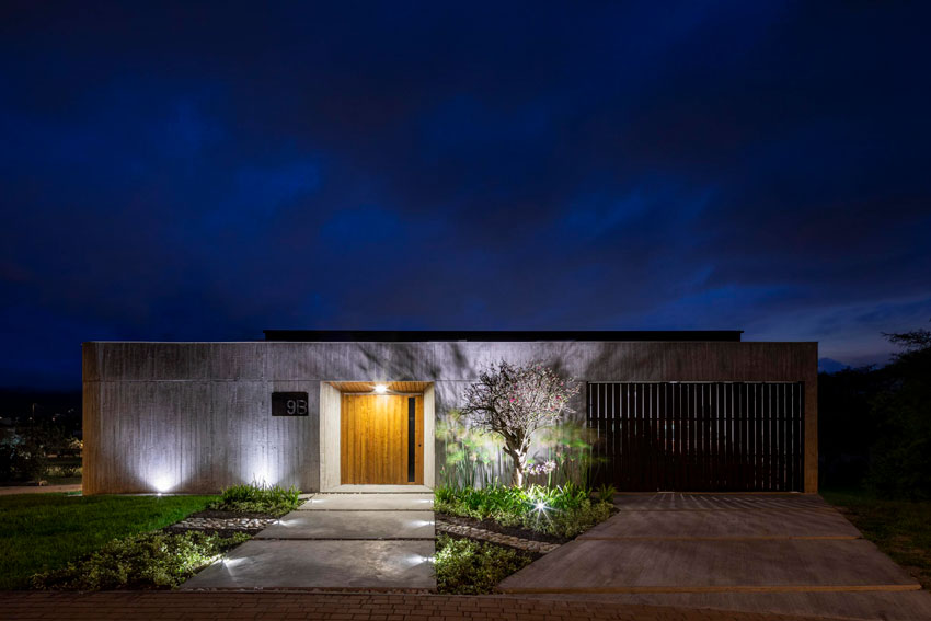 bernardo bustamante arquitectos realizes concrete 'casa 9B' in ecuador designboom