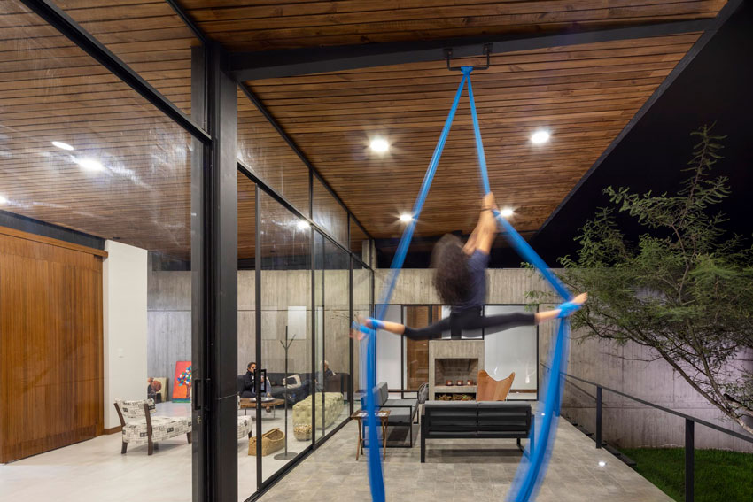 bernardo bustamante arquitectos realizes concrete 'casa 9B' in ecuador designboom