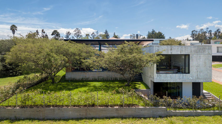 bernardo bustamante arquitectos realizes concrete 'casa 9B' in ecuador designboom