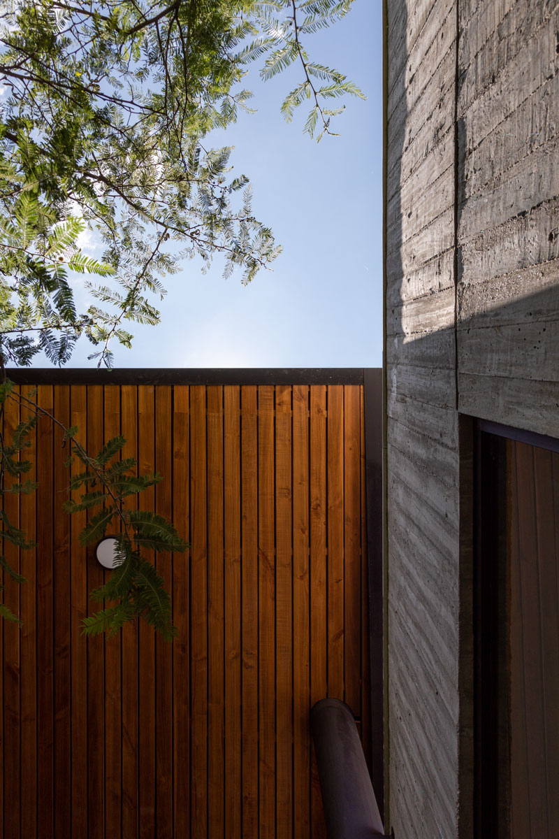 bernardo bustamante arquitectos realizes concrete 'casa 9B' in ecuador designboom