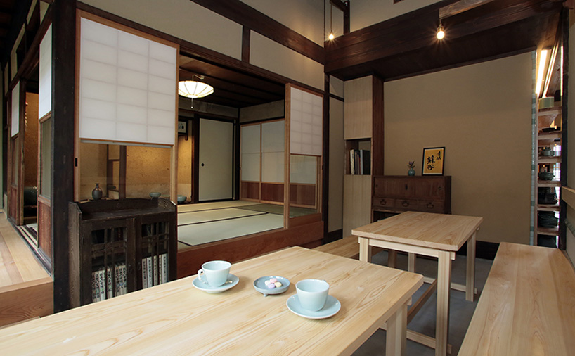 Japanese wooden house from the 1900s is renovated to house the SOKOKU celadon + cafe gallery by atspace architects