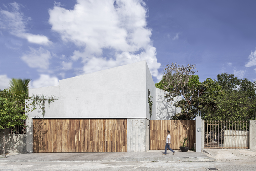 a monolithic concrete block articulates central de proyectos' house PDC in mexico designboom
