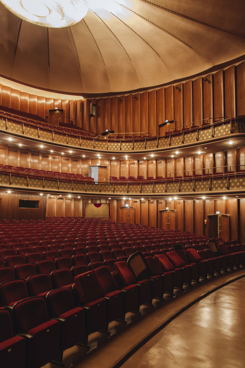 La fachada de vidrio de Henn estará en exceso en el histórico Teatro Augsburgo de Alemania