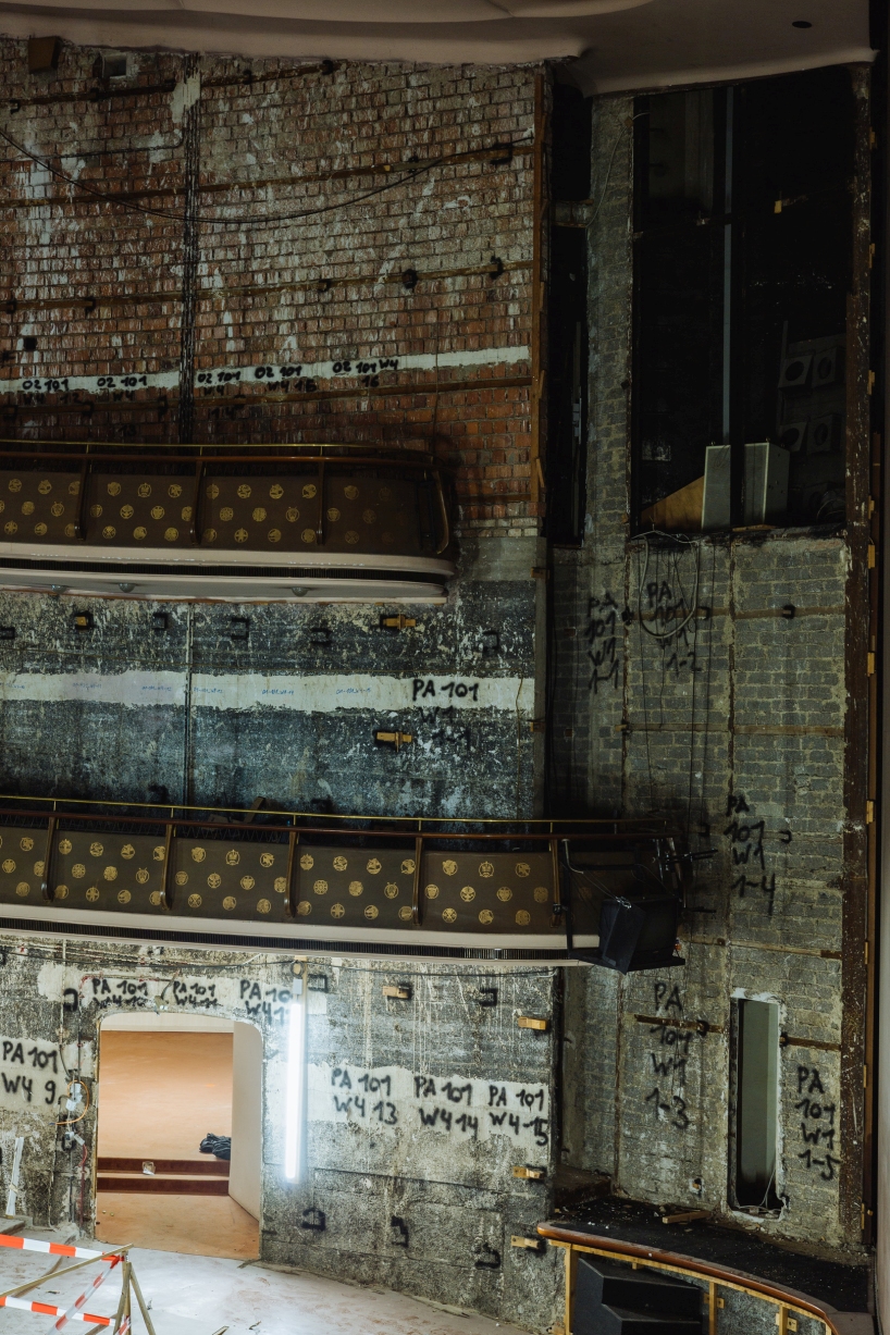 La fachada de vidrio de Henn estará en exceso en el histórico Teatro Augsburgo de Alemania