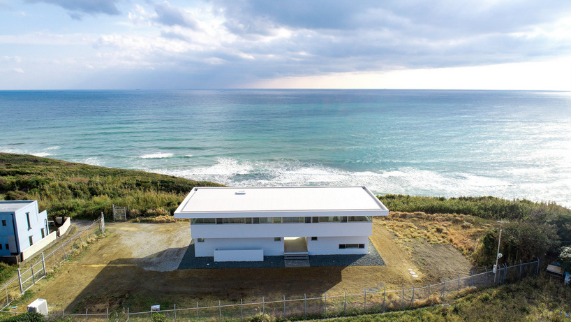 TAPO builds horizon house to frame views of the ocean in japan