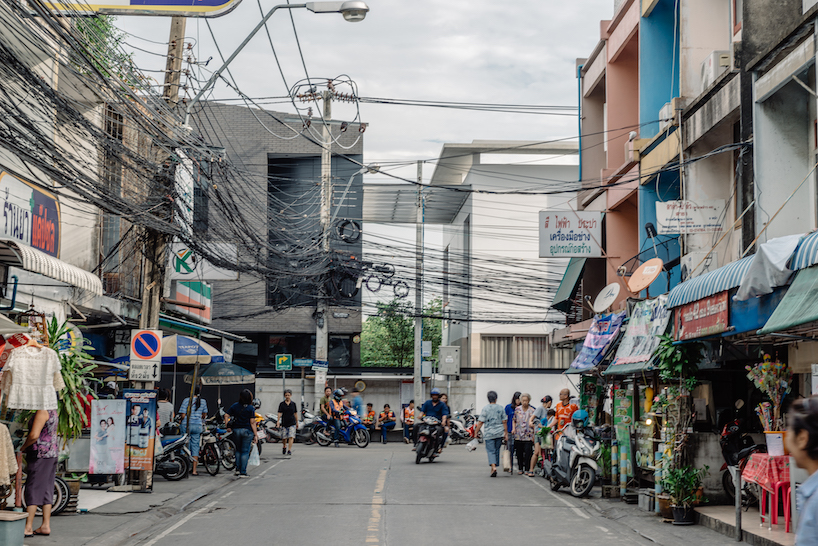 flat12x builds two different houses in one lot for pair of brothers in thailand