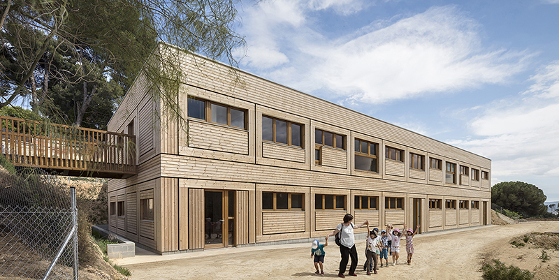 eduard-balcells-ignasi-rius-daniel-tigges-el-til-ler-kindergaten-barcelona-spain-06-19-2019-designboom