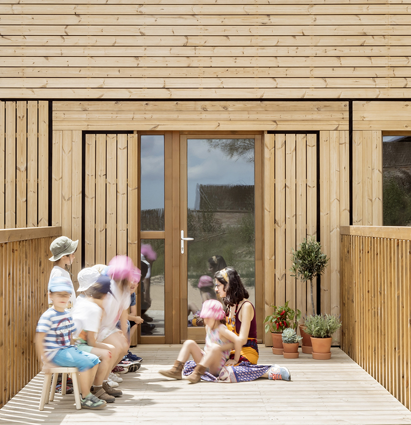 eduard-balcells-ignasi-rius-daniel-tigges-el-til-ler-kindergaten-barcelona-spain-06-19-2019-designboom