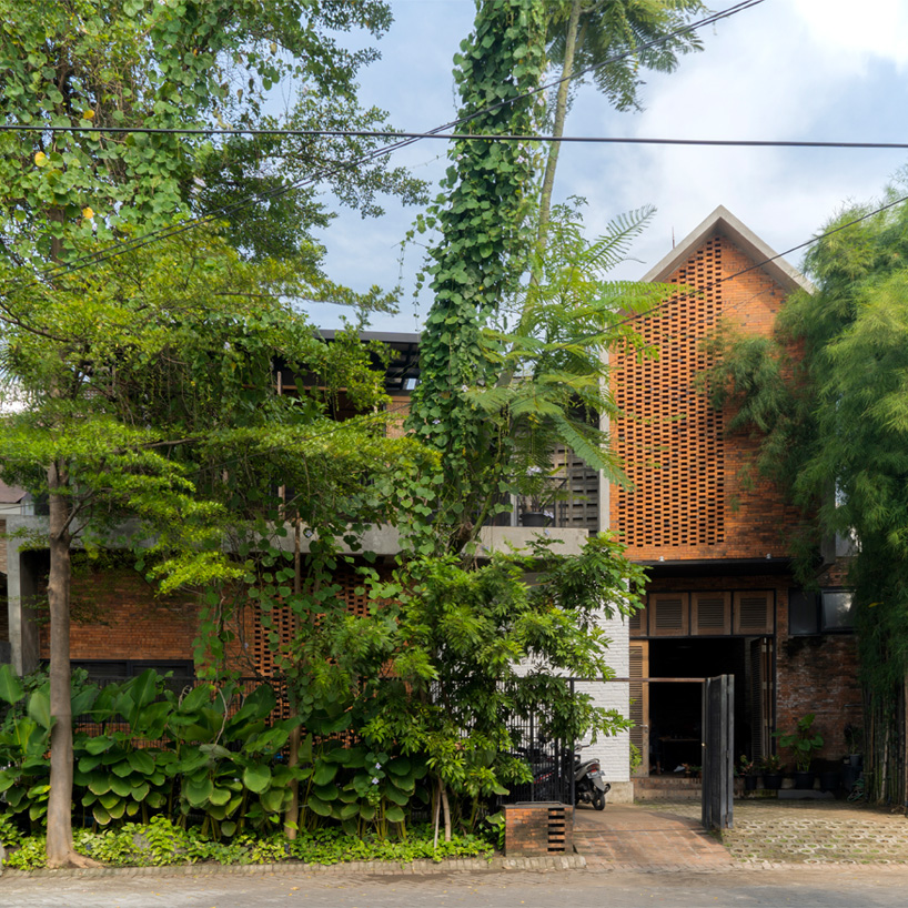 bamboo 'breathing walls' draw natural light in andyrahman's biophilic ...