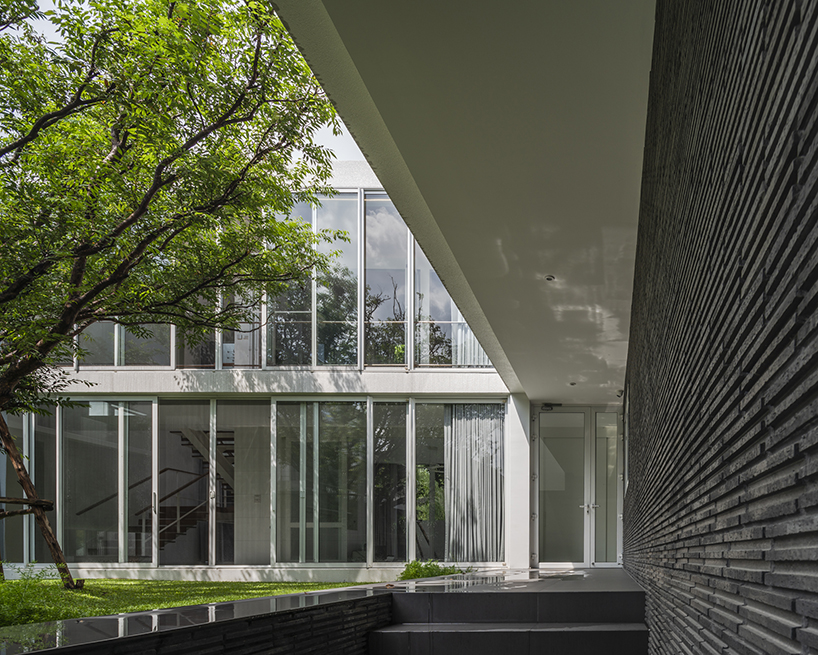 PVWB studio introduces nature into thai residence using corridors + voids