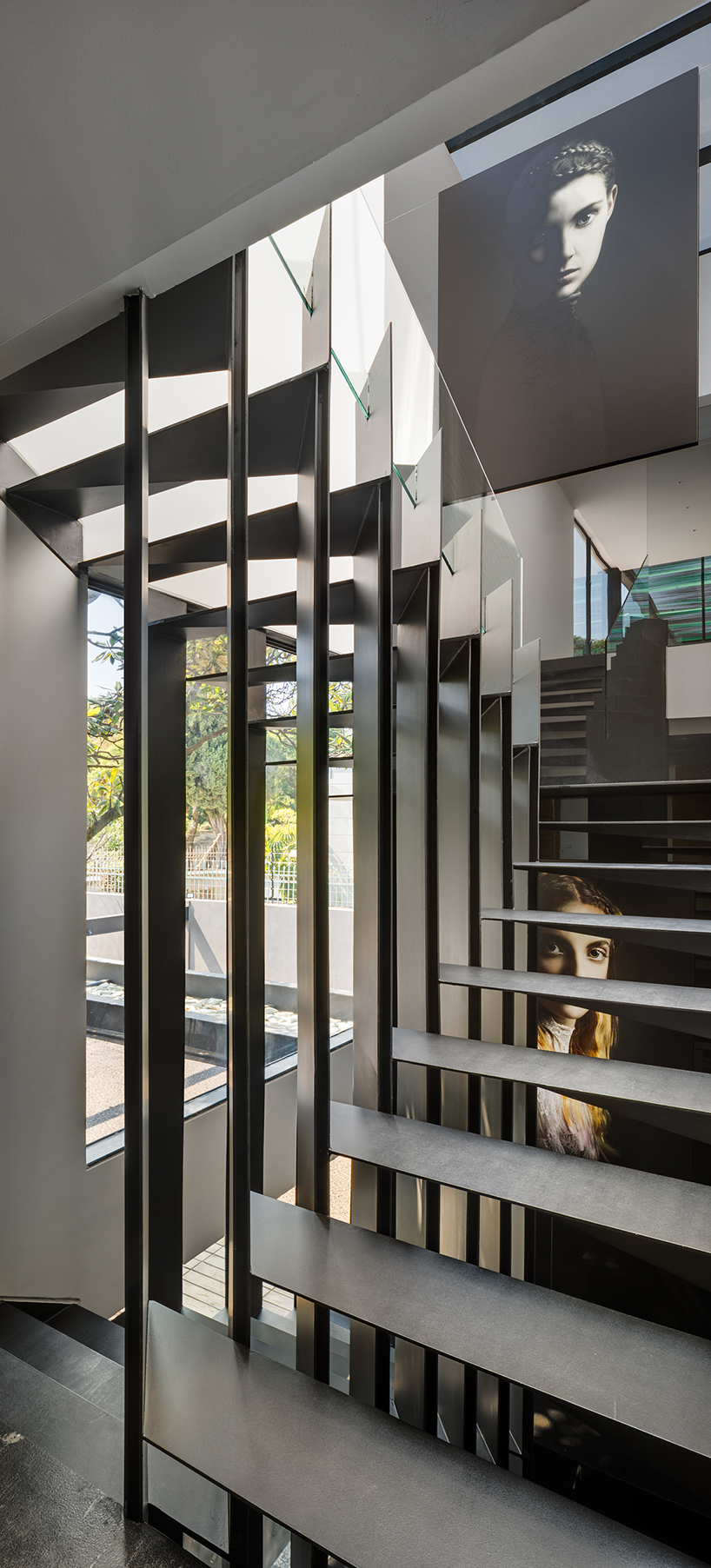 archetonic applies a layer of permeable green cables to studio house façade in mexico city