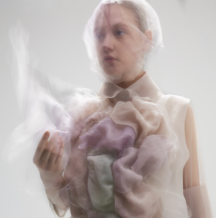 ying-gao-robotic-clothing-reacting-chromatic-spectrum-fashion-design-09-20-2019-designboom