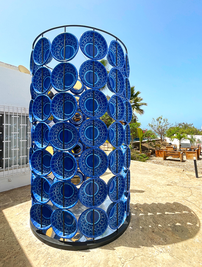 El tótem radiante de la cuenca de agua de Salu Iwadi insta a la conservación de los recursos naturales de África