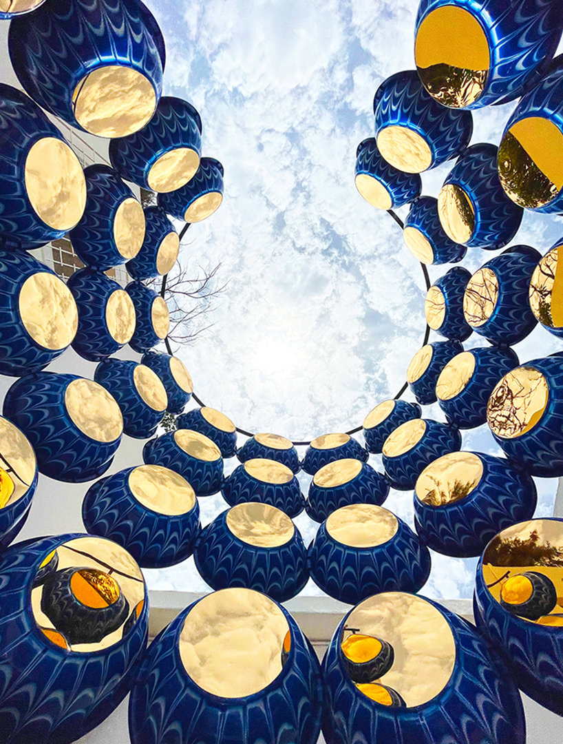 El tótem radiante de la cuenca de agua de Salu Iwadi insta a la conservación de los recursos naturales de África