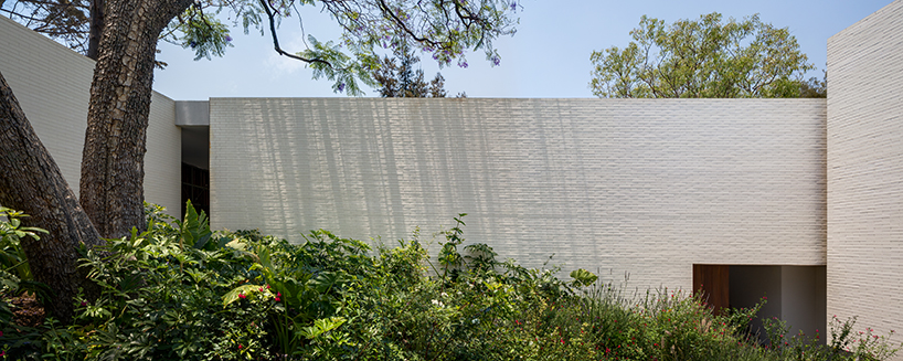 manuel cervantes estudio realizes white ceramic house with jacaranda garden in mexico