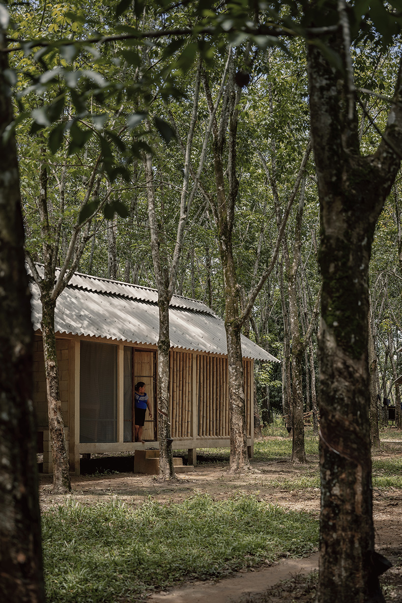 Manuel Cervantes Estudio incorporates temporary housing units among rubber trees in Mexico