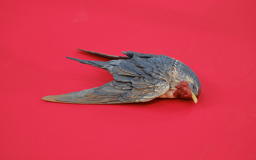 broken ladders, bird sculptures, and hidden faces shape ricardo luevanos’ tokyo exhibition - 8