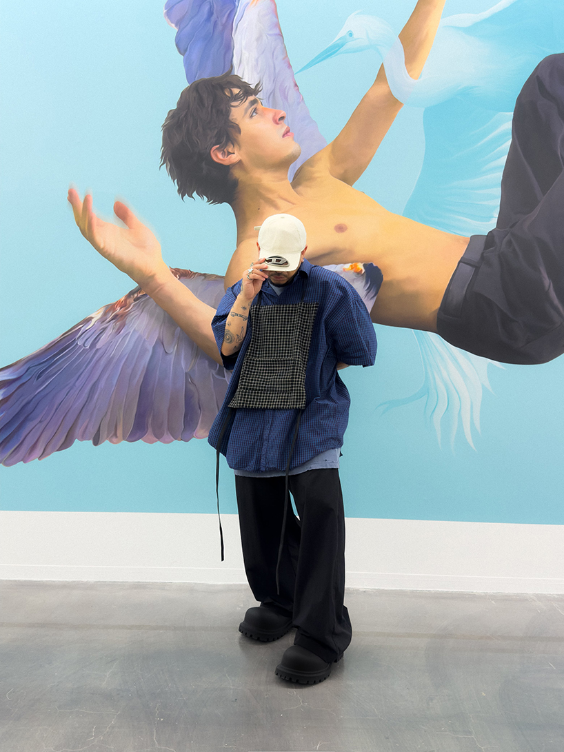 broken ladders, bird sculptures, and hidden faces shape ricardo luevanos’ tokyo exhibition - 10