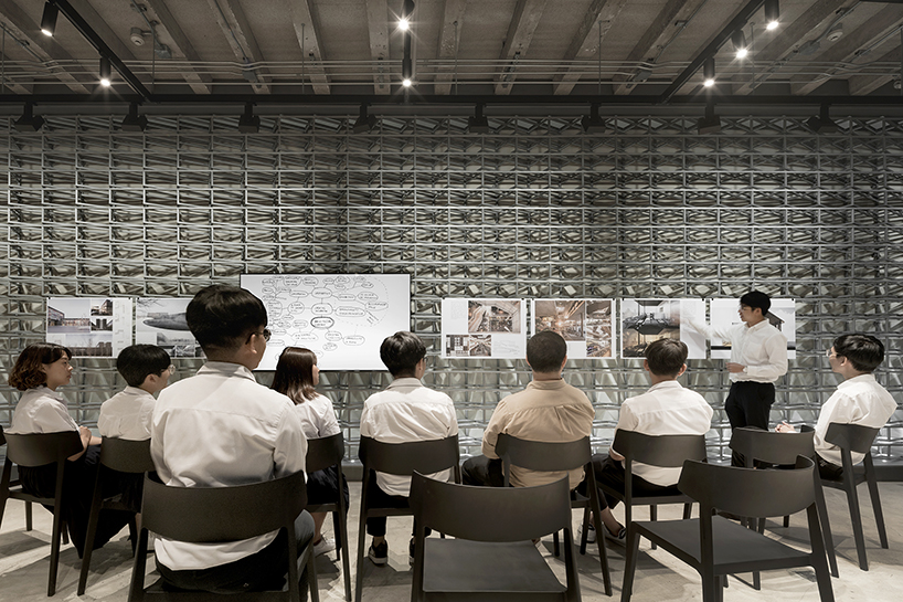 department-of-architecture-co-digital-library-chulalongkorn-university-bangkok-thailand-12-23-2019-designboom