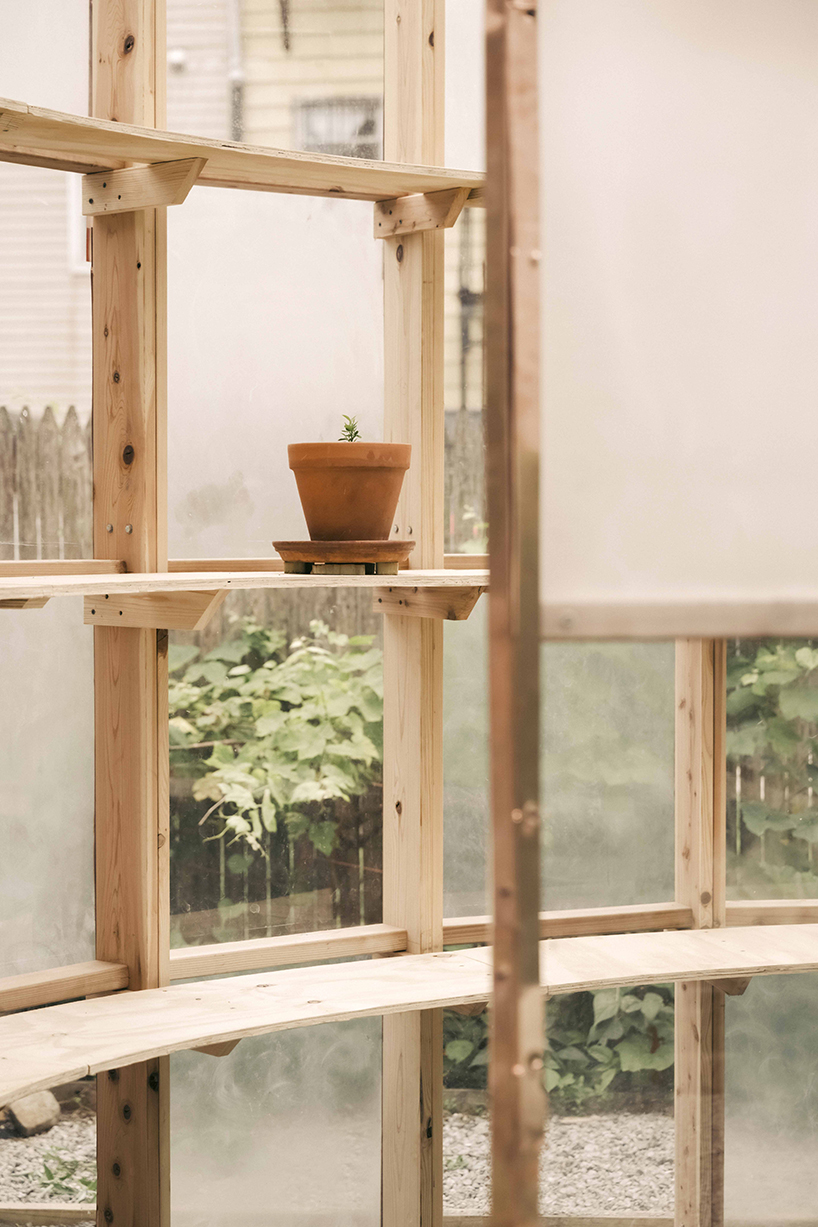 Invernadero ovalado, sierra. Los estudiantes de tierra y diseño traen sol a Brooklyn Gardens
