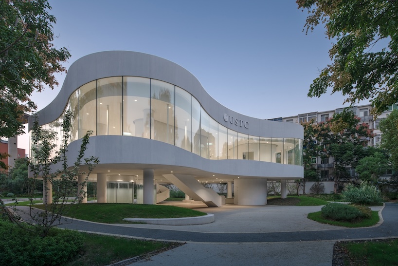 heimat architects shapes curved, elevated structure for USTC learning center in china