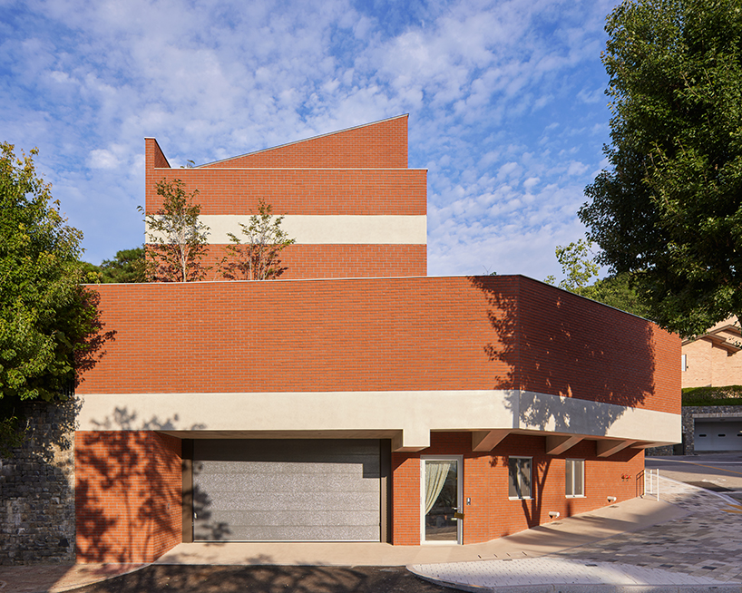 red brick residence in seoul stacks fragmented three-story volume