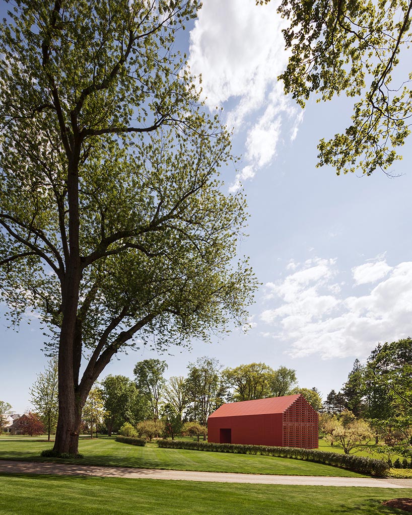 the red barn by roger ferris + partners reinterprets traditional new england architecture designboom