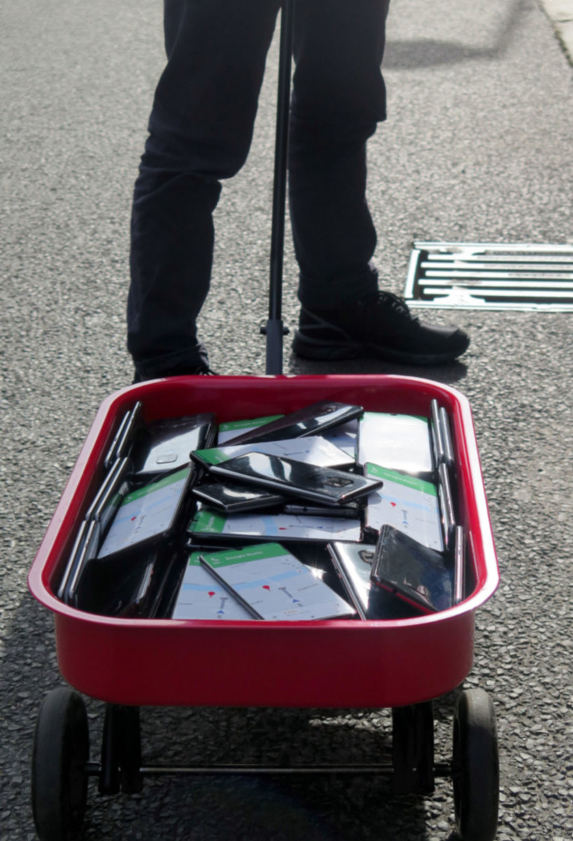 simon weckert causes a 'virtual traffic jam' with 99 smartphones and a handcart