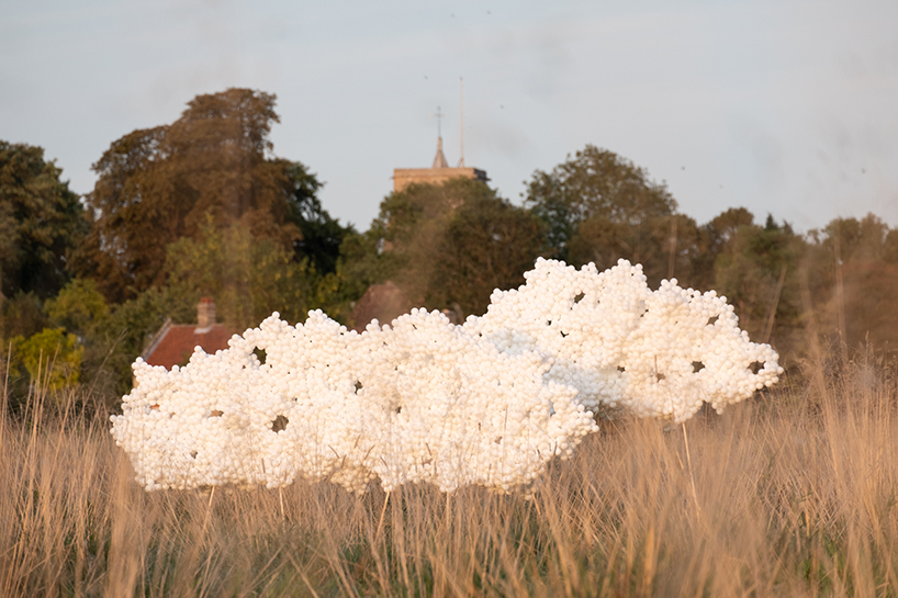 inclume designs an ephemeral pavilion using 8,888 white spheres designboom