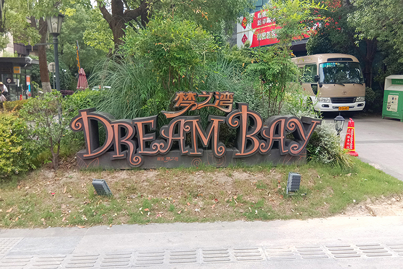 vincent tanguy documents 5 days of 'modern survival' using only smartphone delivery apps designboom