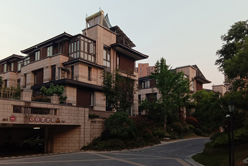 vincent tanguy documents 5 days of 'modern survival' using only smartphone delivery apps designboom