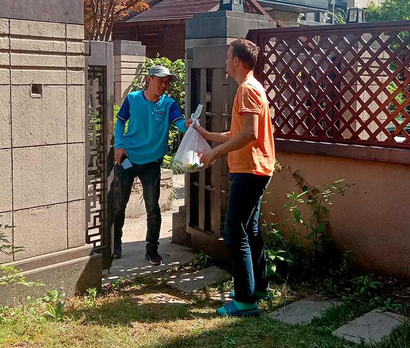 vincent tanguy documents 5 days of 'modern survival' using delivery apps in shanghai