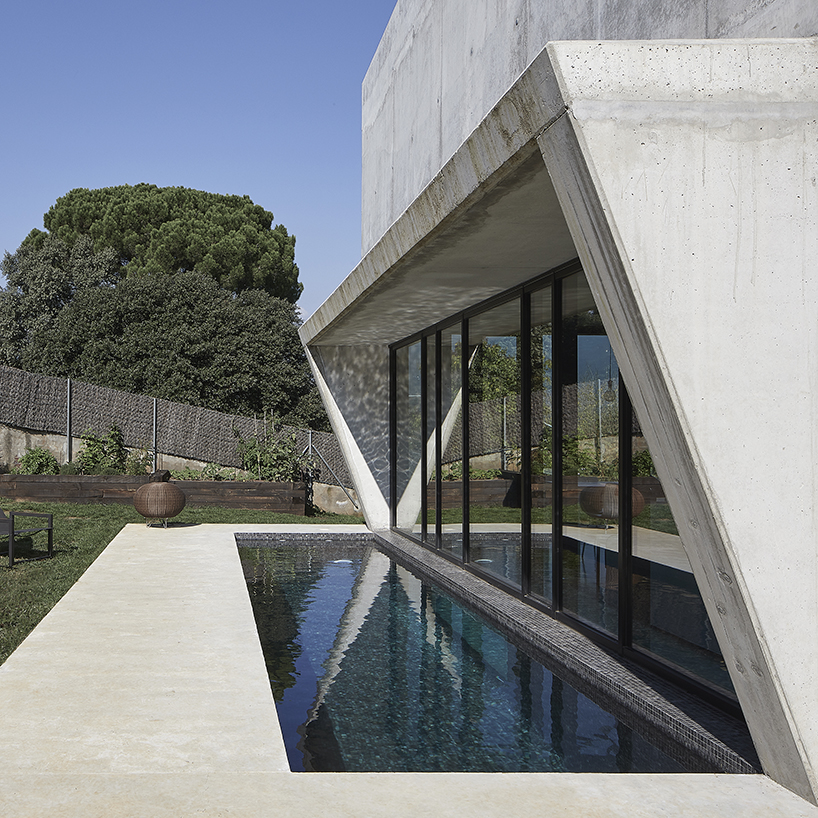 rob dubois articulates barcelona residence in heavy concrete and glass