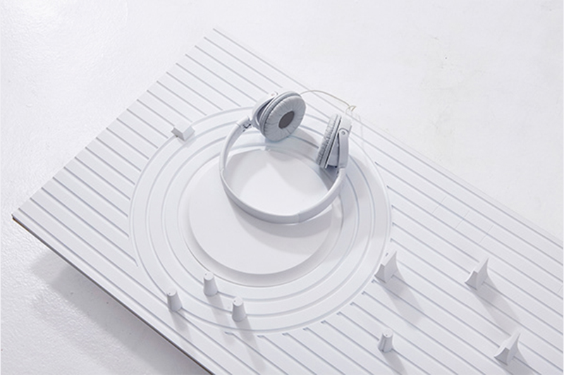 'whiteout' is a simplified DJ console inspired by japanese zen gardens