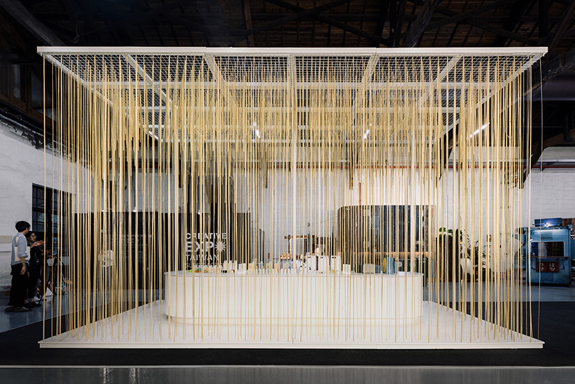cheng tsung feng's portable installation uses more than 3000 slices of natural bamboo