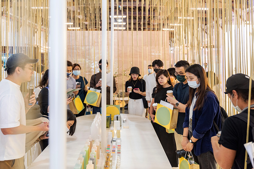 cheng tsung feng's portable installation uses more than 3000 slices of natural bamboo