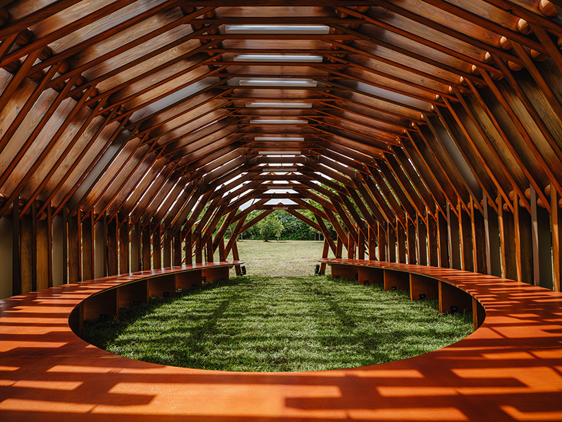 Instalación de nidos de jabalí en forma de marcos entrelazados de bambú y cedro por Cheng tsung Feng