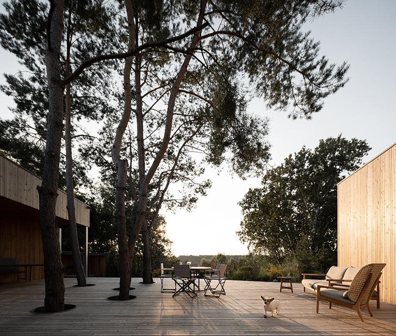 summer holiday on the terrace of the lake house from ugo architecture 3