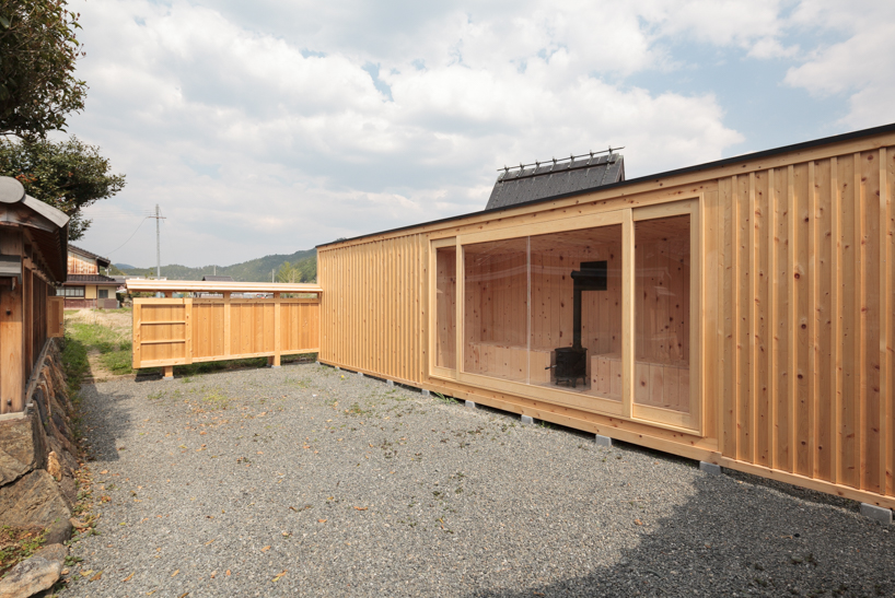 2M26 inserts tehen sauna in a 200-year-old japanese house’s courtyard