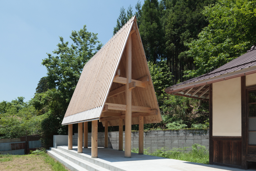 2m26 shelters the japanese countryside with 'simply a roof' of zero impact