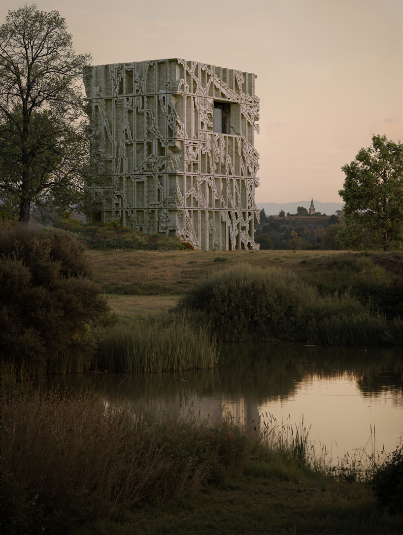 3D printed sand blocks sculpt adaptable facade embracing weathering and reuse
