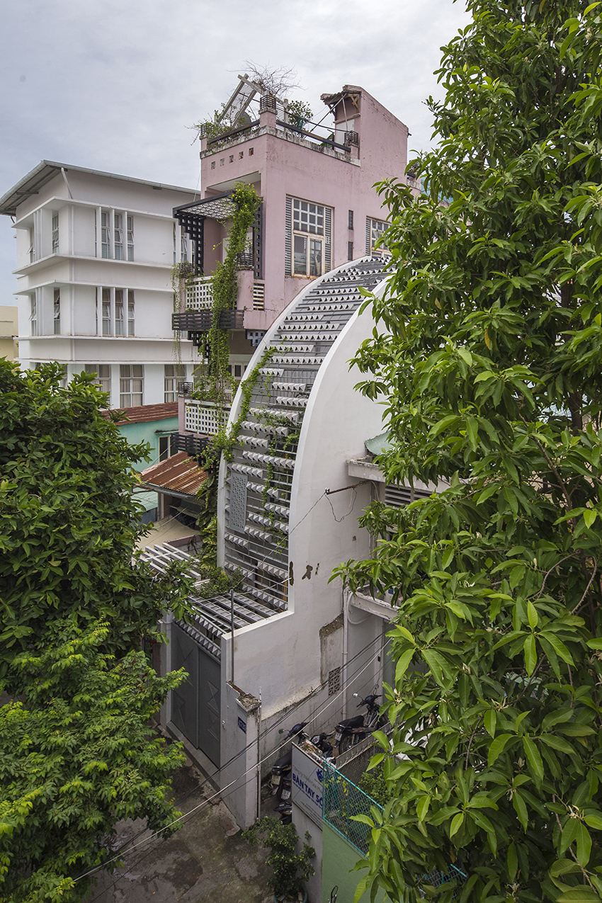 an 'armored' façade shields an inner oasis designed by KHUÔN studio in ho chi minh city designboom