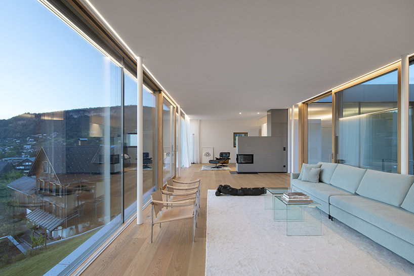 courtyard house by christian tonko 11