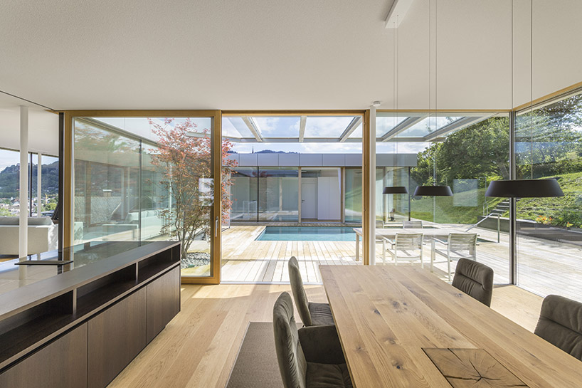 courtyard house by christian tonko 12