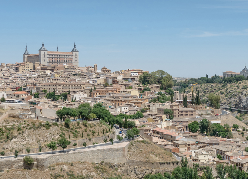 romero & vallejo build contemporary house within historic city center of toledo, spain