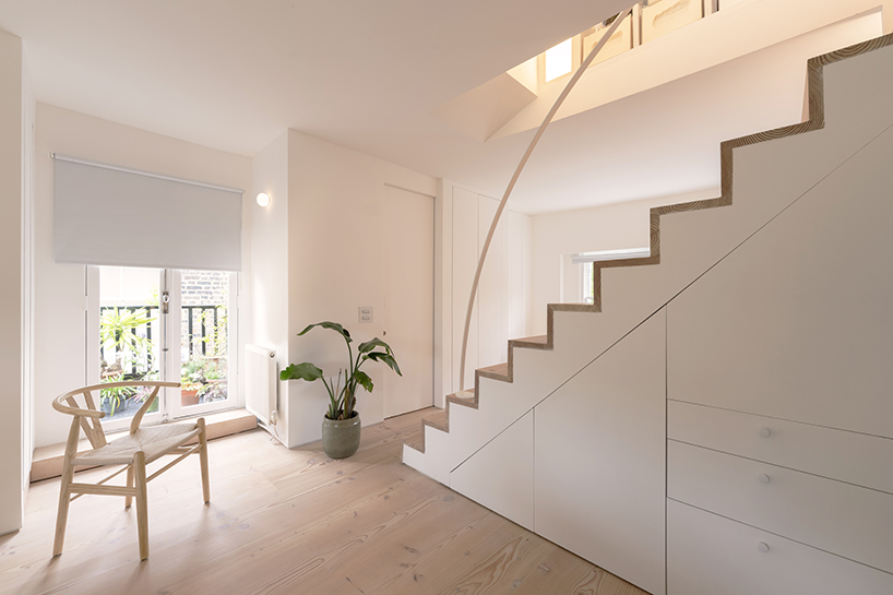 DHaus rediseña un microapartamento de estilo parisino en el centro de Londres